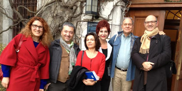 Nermin Mollaoğlu, M. Melih Güneş, Ayşe Buğra, Rektör Gülay Barbarosoğlu, Gündüz Vassaf ve Raşit Çavaş rektörlüğün kapısında (8 Mart 2013)