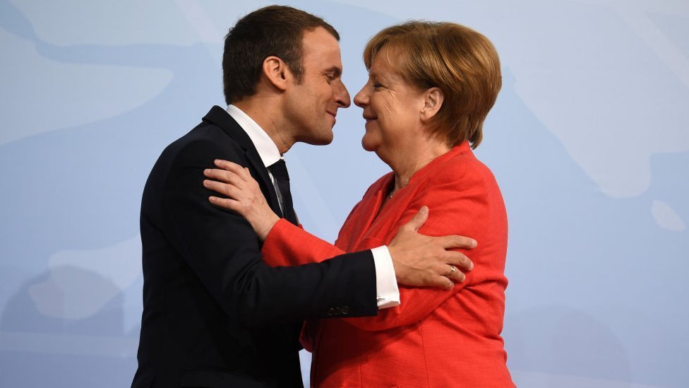 Fransa Cumhurbaşkanı Emmanuel Macron ve Angela Merkel