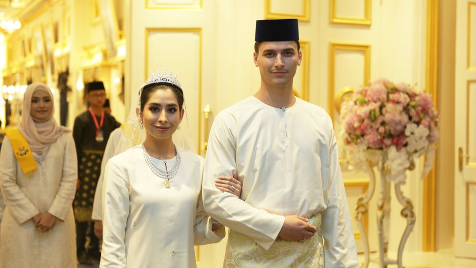 Johor prensesi Tunku Emine ve Dennis Muhammed Abdullah