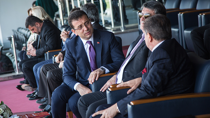 İmamoğlu Veliefendi Hipodromu'nda: İBB koşusunu, 19 yıl sonra bir İBB Başkanı izledi