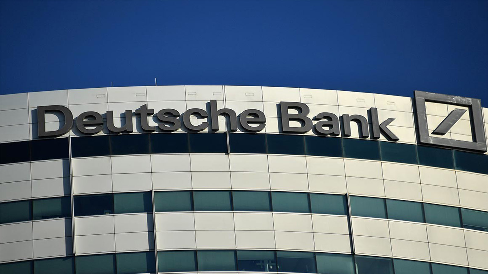 fitch-ratings-deutsche-bank-n-kredi-notunu-d-rd