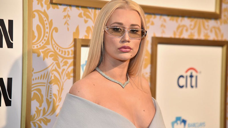 Iggy Azalea Nin Basi Ciplak Fotograflariyla Dertte Fotograf Galerisi