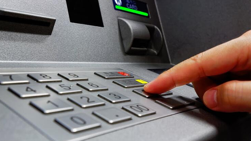 Üç özel banka tek ATM'de birleşti