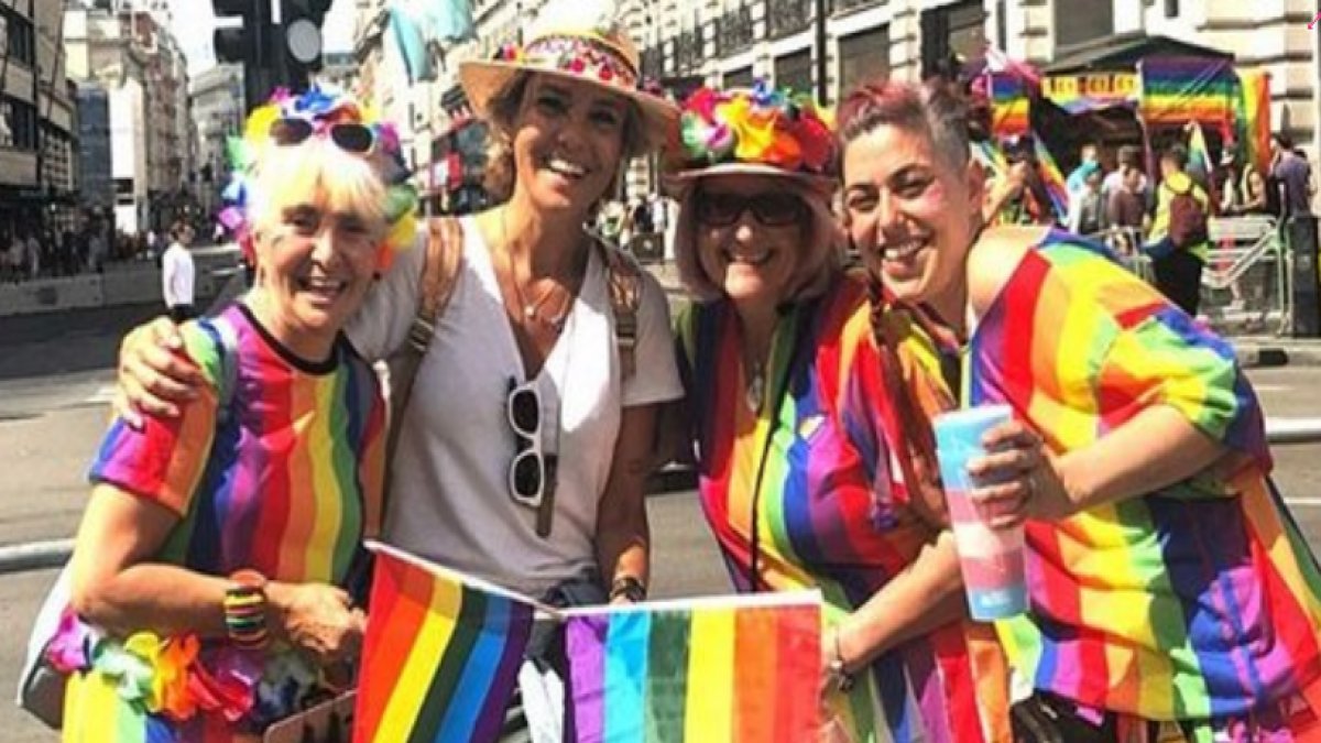 Yürüyüş gerçekleştiğinde Londra’da bulunan Gülben Ergen’in de 2015’ten beri Türkiye’de yapılması yasaklanan ve sert müdahalelerin olduğu LGBTİ+ yürüyüşüne katılması ve fotoğraf paylaşması dikkati çekti.