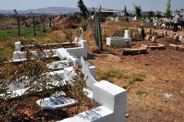 Reyhanlı'da mezarlara zarar verildi: "Biz İslam devletiyiz, yakında geleceğiz"