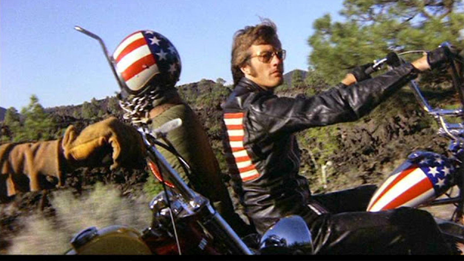 İki maceraperest, motosikletleriyle Amerika’nın güneyine doğru yola çıkarlar. 68 kuşağının yollarla ve özgürlükle olan ilişkisini de yansıtan filmde başrolleri Peter Fonda, Dennis Hopper ve Jack Nicholson paylaşıyor. Willy isimli karakteri canlandıran Fonda’nın filmi senaristliğini ve yapımcılığını da birkaç isimle birlikte yürüttüğü biliniyor. Easy Driver’ın 1970’de En İyi Senaryo dalında Oscar adaylığı bulunmakta.