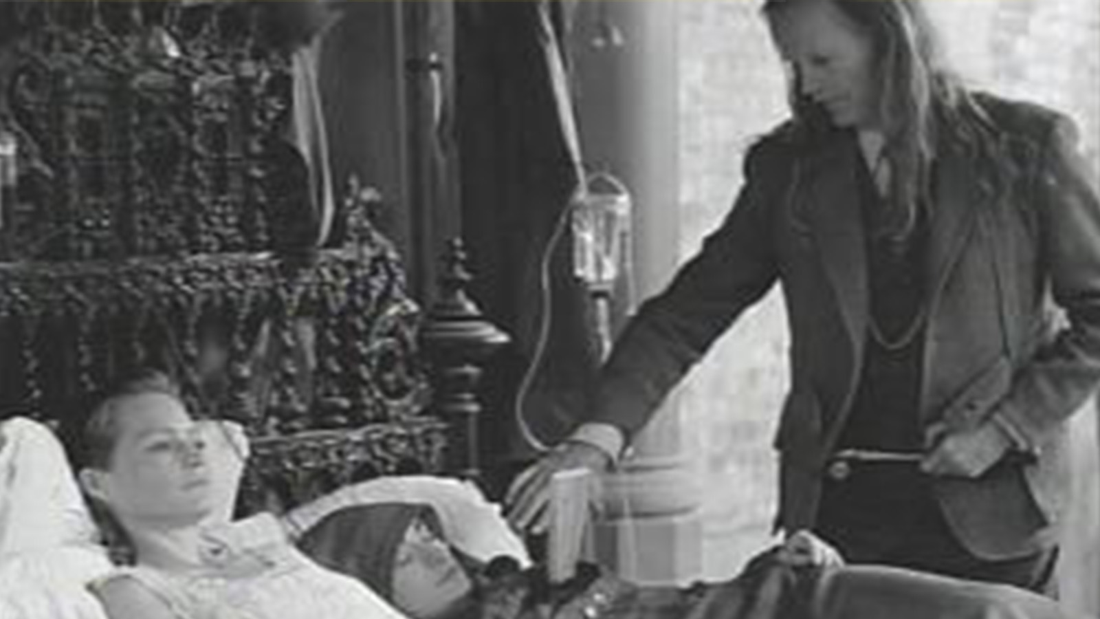 Nadja, New York’ta geçen postmodern bir vampir hikâyesidir. Elina Löwensohn'un Nadja’yı canlandırdığı filmde, Peter Fonda, Dracula ve Dr. Van Helsing karakterlerini canlandırmaktadır.