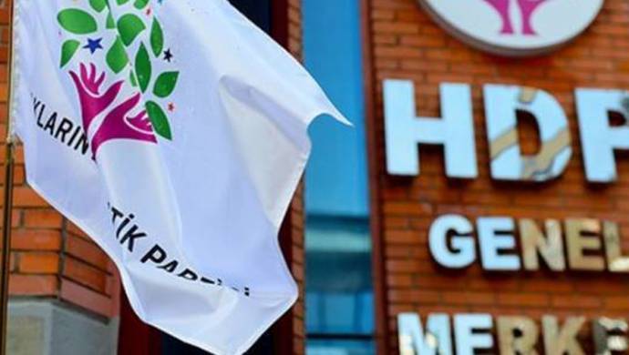 Diyarbakır'da çocuklarının kaçırıldığı iddiasındaki ailelerin eylemleri sürüyor; HDP: Kayyım protestolarını gölgelemek istiyorlar