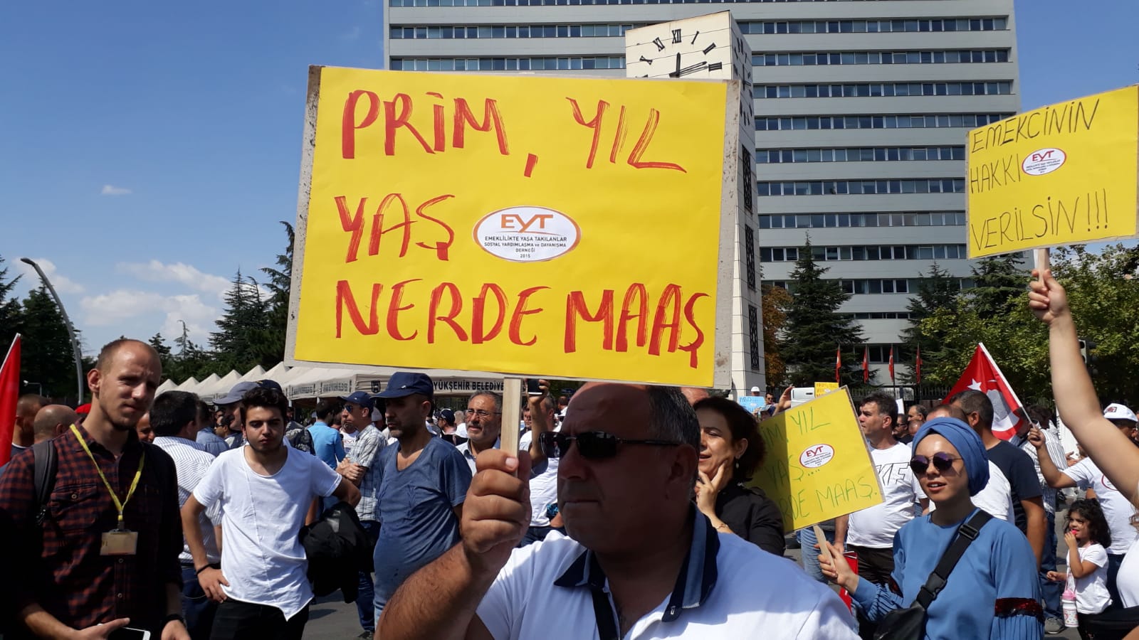 Binlerce EYT'li, yirminci yılda Tandoğan'da: "Alın terinin karşılığı olan haklarımızı istiyoruz"