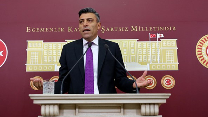 CHP'den ihraç edilen Öztürk Yılmaz partisinin kuruluş dilekçesini İçişleri Bakanlığı'na verdi