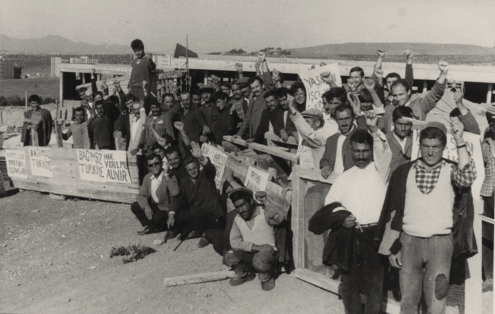 Necmettin Giritlioğlu işçi arkadaşlarıyla. Ankara, 1970. 