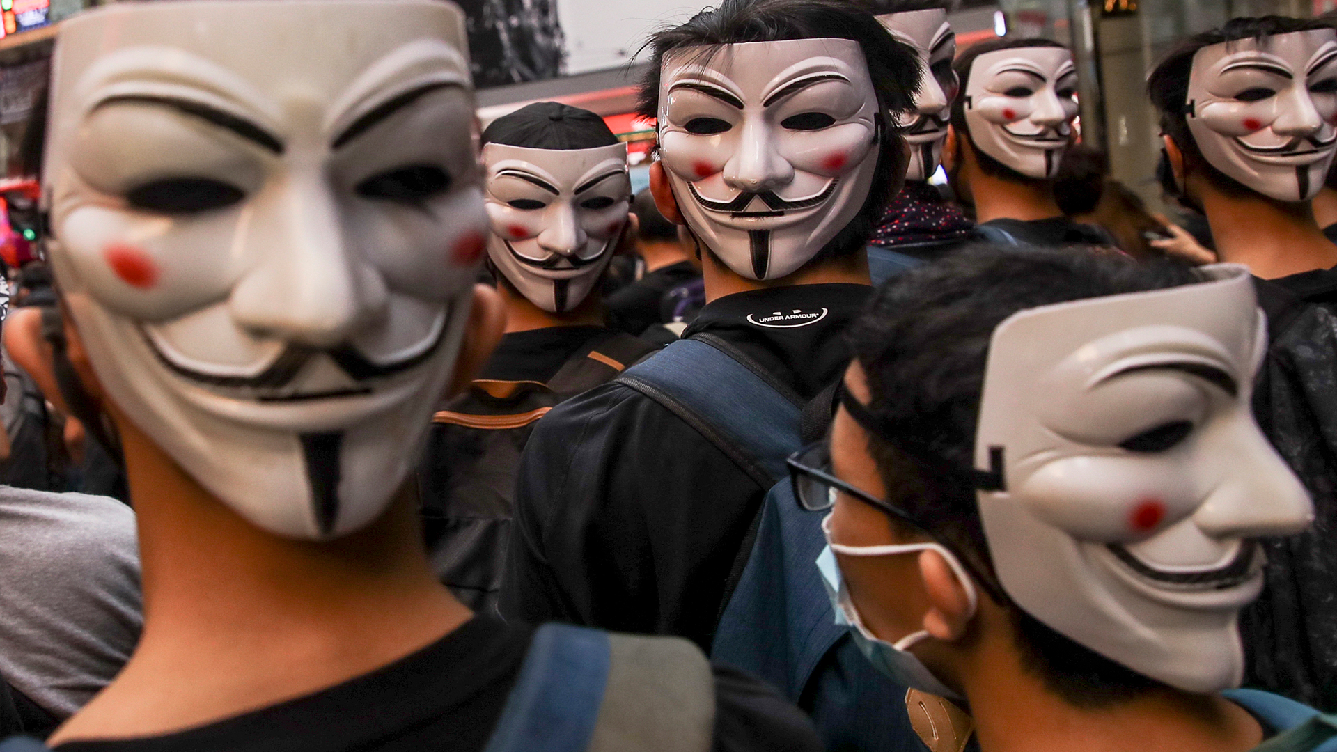 Apple Hong Konglu protestoculara polisin yerini gösteren uygulamayı kaldırdı