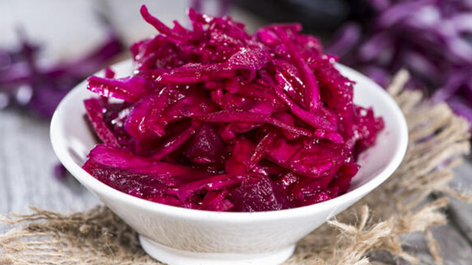 12. Kırmızı lahana 31 kalori (100 g) Besin puanı: 65 Vitaminler bakımından zengin bu bitkinin yabani akrabalarının Avrupa veya Akdeniz'de deniz kenarında yetişen bir bitki olduğu tahmin ediliyor.