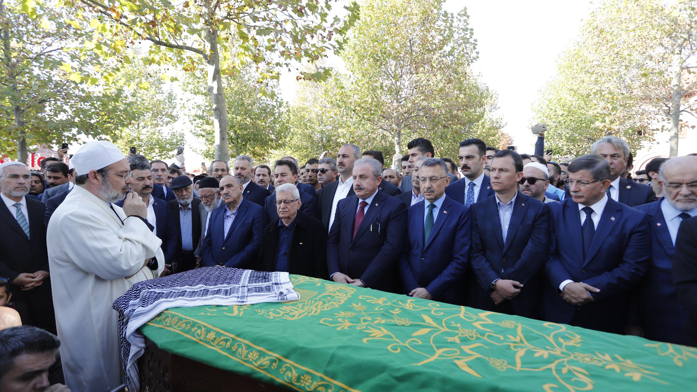 Nuri Pakdil'in cenaze töreninde Babacan ve Davutoğlu AKP'li bakanlarla