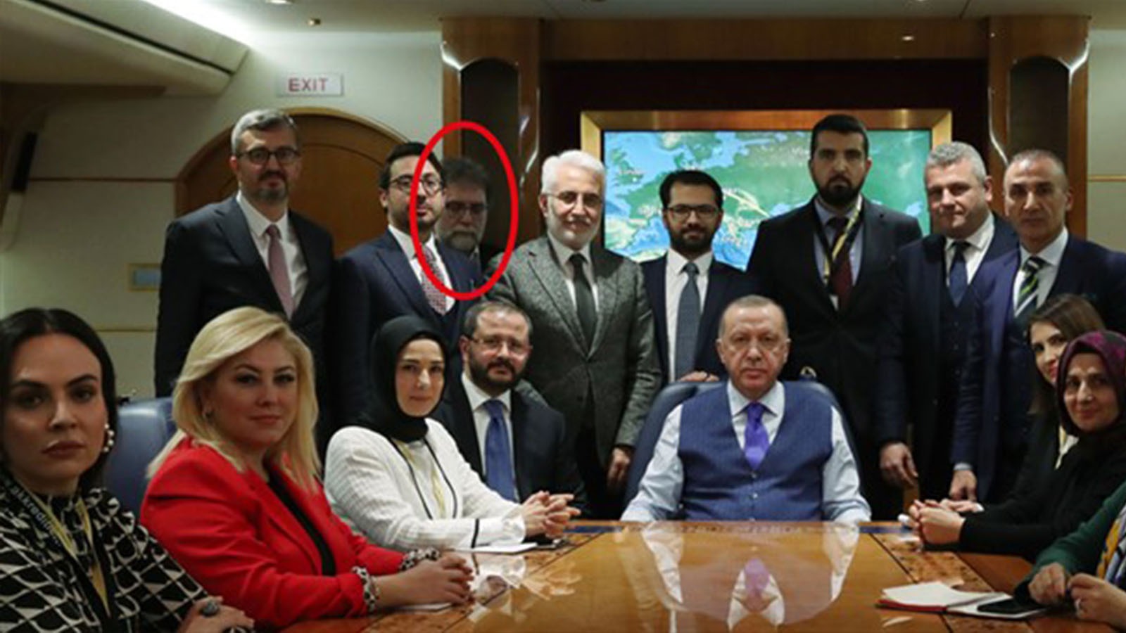 Ahmet Hakan Cumhurbaşkanı Erdoğan'ın uçağında 'saklandığı' fotoğrafına ilişkin yazdı: Nasıl kaybolduğumu ben de çözemedim