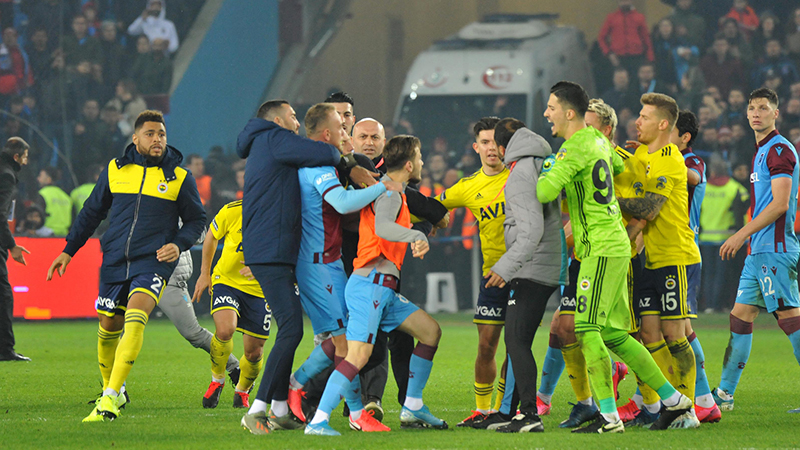 Trabzonspor-Fenerbahçe maçı bitti, olaylar başladı