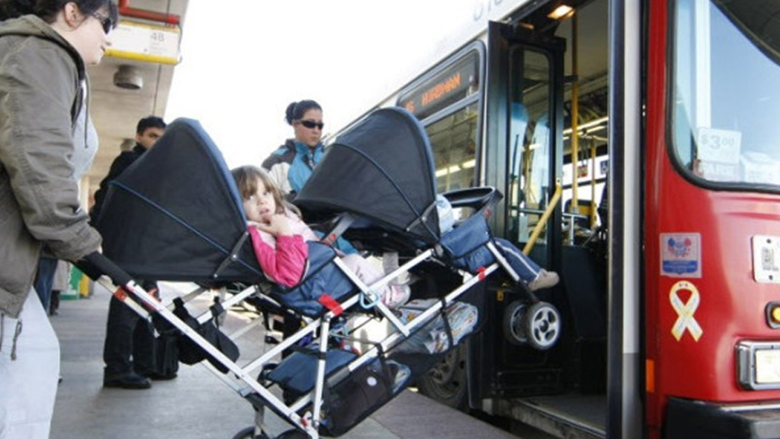 Можно сдать коляску. Коляска для самолета. Коляска для младенца в самолет. Коляска для самолета для грудничка. Коляска для перевоза в самолете детская.