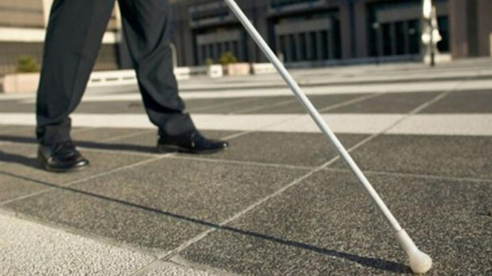 Sosyal mesafeyi korumak daha zor; pek çok görme engelli insan
