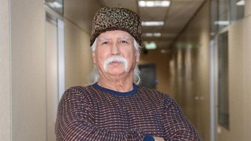 De la Ahmet Hakan către Üşümezsoy: Compararea cu un “propovăduitor”: Ascultă, ușor ca un pui de pasăre și adormi ca un bebeluș imediat ce îți așezi capul pe pernă  
