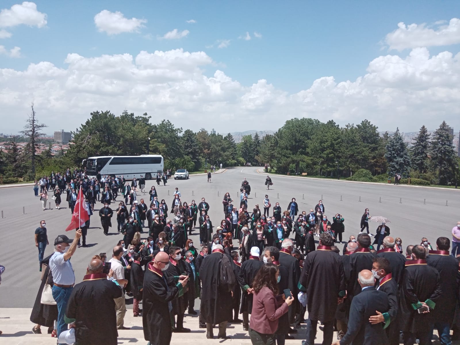 Savunma için yürüyen baro başkanları Anıtkabir'e ulaştı
