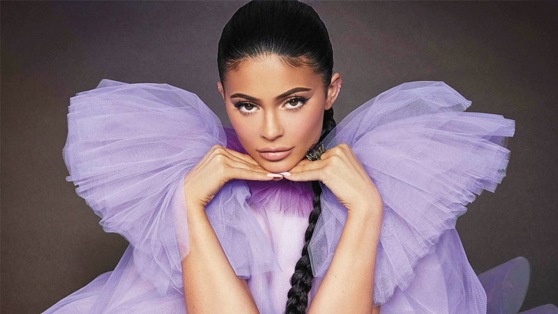 Kylie Jenner  - Kylie Cosmetics (Güzellik) - Kazancı: 177 milyon dolar