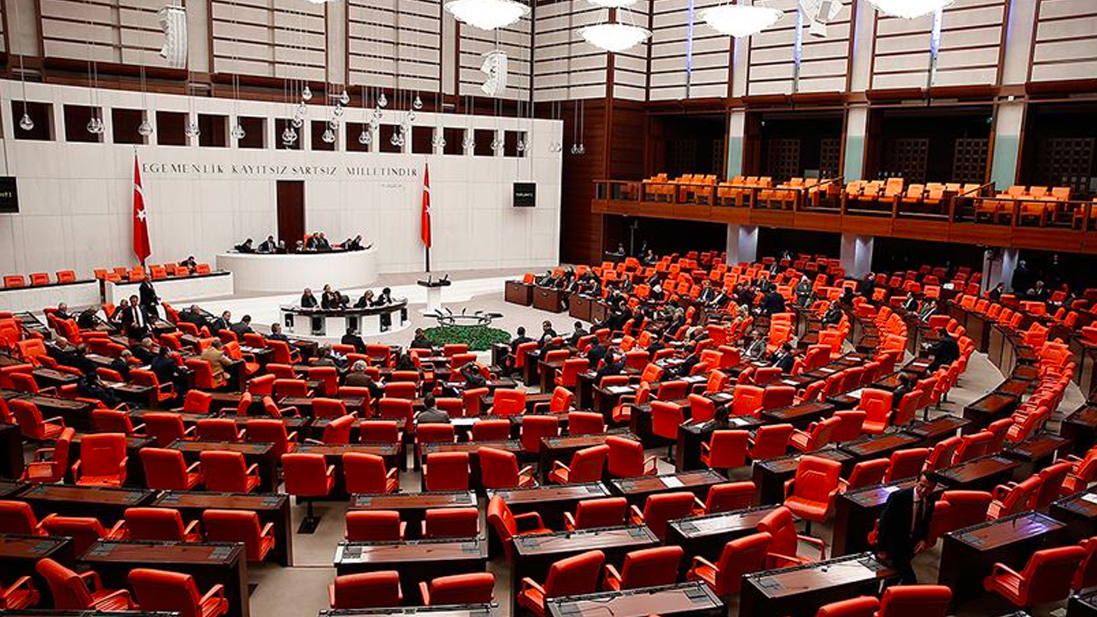 CHP’nin ‘öğrenciler için bir öğün ücretsiz sıcak yemek’ önerisi AKP ve MHP oylarıyla reddedildi