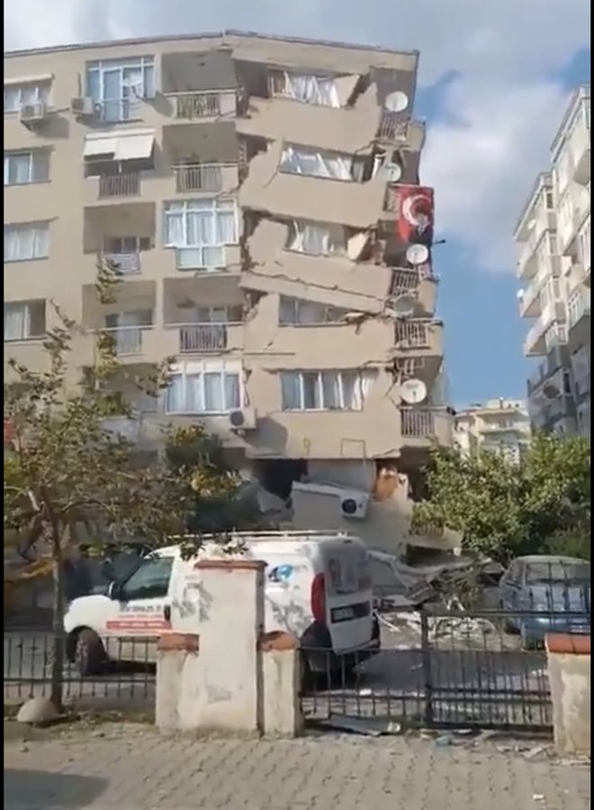 İzmir depreminden ilk görüntüler