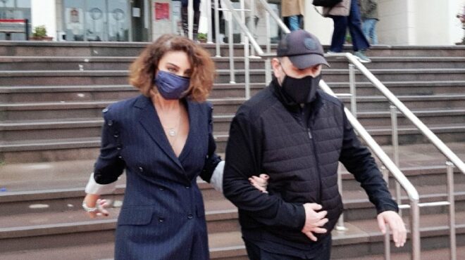 Sıla, avukatı Mehtap Kaya ile adliyeye sabah erken saatlerde geldi. Hazer Amani ise avukatı Süsen Gödekmerdan ile davaya 5 dakika kala adliyeye giriş yaptı. Saat 10.00’da başlayan dava, 10.15’te sona erdi.