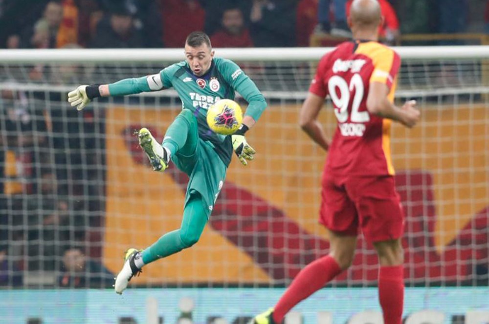 Fernando Muslera, Sarı-Kırmızılıların Büyükşehir Belediye Erzurumspor'u ağırladı maçta üçüncü kez "dalya" dedi. 