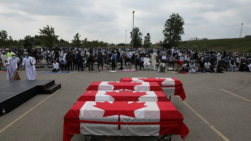 Kanada'da kamyonla ezilerek öldürülen Müslüman aile için cenaze töreni  düzenlendi