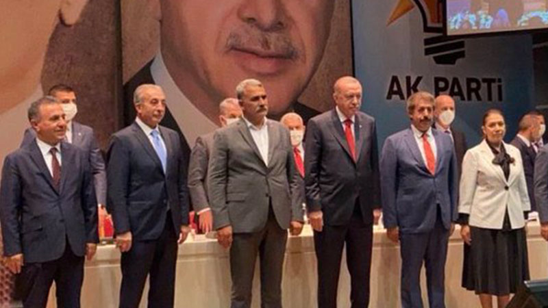 HDP'den istifa eden belediye başkanı AKP'ye katıldı