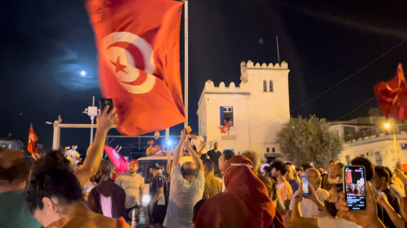 Tunus'ta Cumhurbaşkanı Said, hükümeti görevden aldı ve parlamentonun yetkilerini dondurdu