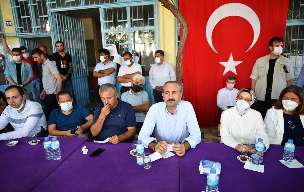Adalet Bakanı Gül, Muğla'da incelemelerde bulundu: Yanan yerlere bir çivi bile çakılmasına müsaade vermeyeceğiz