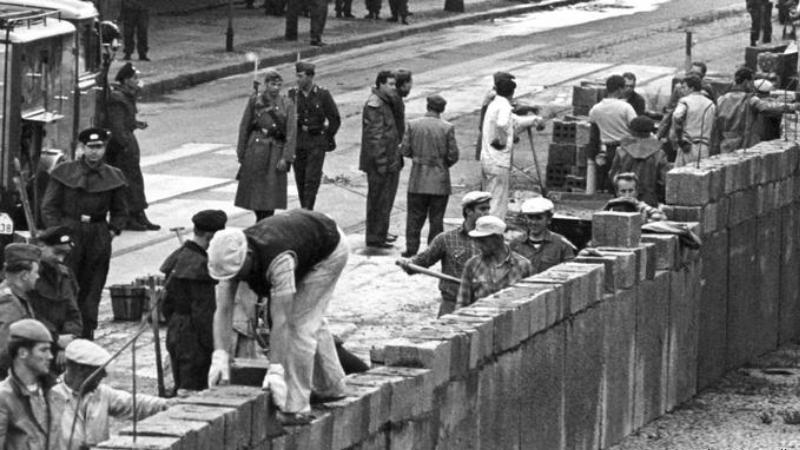 13 Ağustos 1961: Berlin Duvarı ile bir kent tecrit edildi
