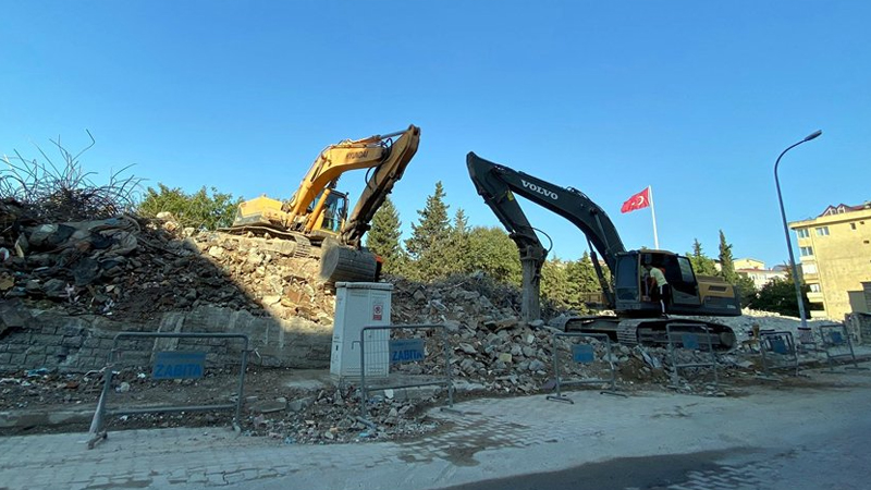 Samanyolu TV&#39;nin Üsküdar&#39;daki binası yıkıldı