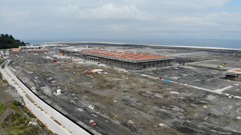 Rize-Artvin Havalimanı'nda 100 milyon ton dolgunun 97 milyon tonu tamamlandı