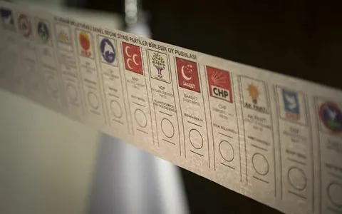 Sözcü'de yer alan habere göre; kararsızlar dağıtıldıktan sonra ise oy oranları şu şekilde: * 'AKP', yüzde 29.9. ‘CHP', yüzde 25.7. ‘İYİ Parti' yüzde 15.3. ‘HDP', yüzde 11.7. ‘MHP', yüzde 9.4. ‘DEVA Partisi', yüzde 2.7. ‘Diğer' yüzde 2.2. ‘Gelecek Partisi', yüzde 1.9 ‘Saadet Partisi', yüzde 1.1