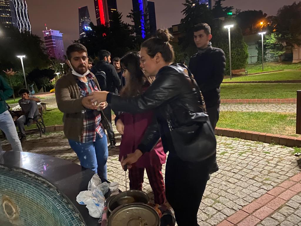 Barınma krizini parklara taşıyan üniversiteliler anlattı: Aileleri aramaya başladılar; ‘geleceksizlik’ Türkiye’de gençlerin normali hâline geldi