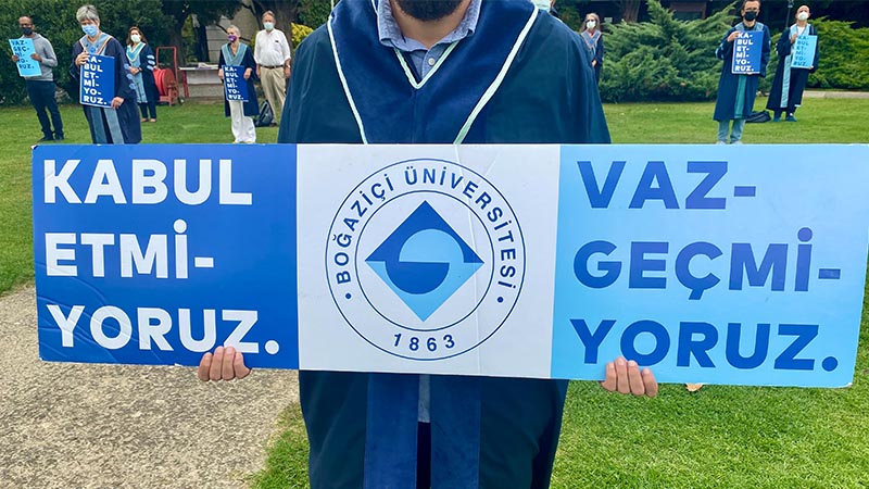 Boğaziçi Üniversitesi'nde akademisyenlerin hareketi sürüyor; rektörlük binasına 180. defa sırtlarını döndüler