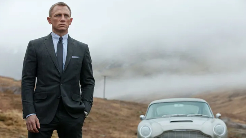 Daniel Craig ve diğer Bond’lar: James Bond  Daniel Craig, diğer Bond oyuncularından farklı bir özellik taşımasıyla göze çarpıyor. Zira artık Bond ile vedalaşan Craig, film serisinin tarihi geçmişinden yaşça daha küçük olan tek Bond karakteri olma özelliğini taşıyor.