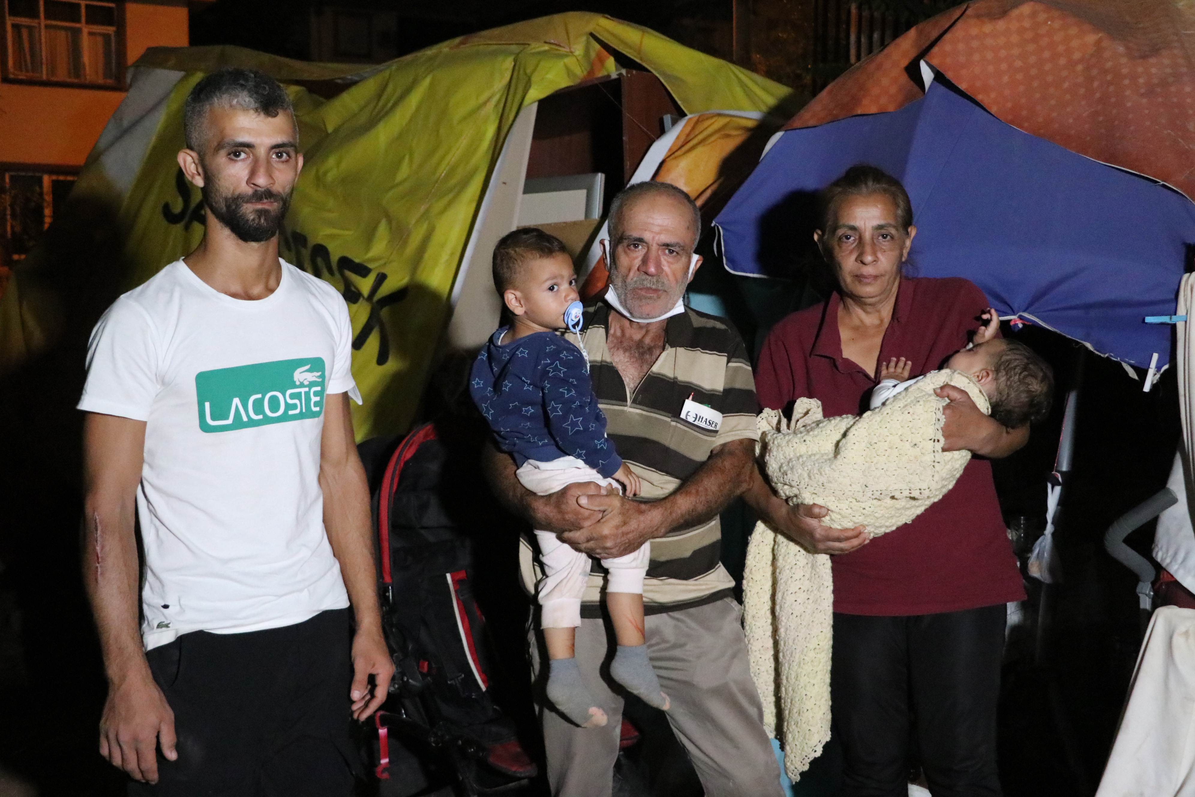 Kirayı ödeyemedikleri için meskenden çıkarılan aile, 3 aydır çadırda yaşıyor
