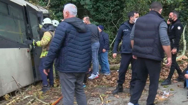 Sariyer De Yolcu Minibusu Kaza Yapti Yaralilardan Biri Yasamini Yitirdi