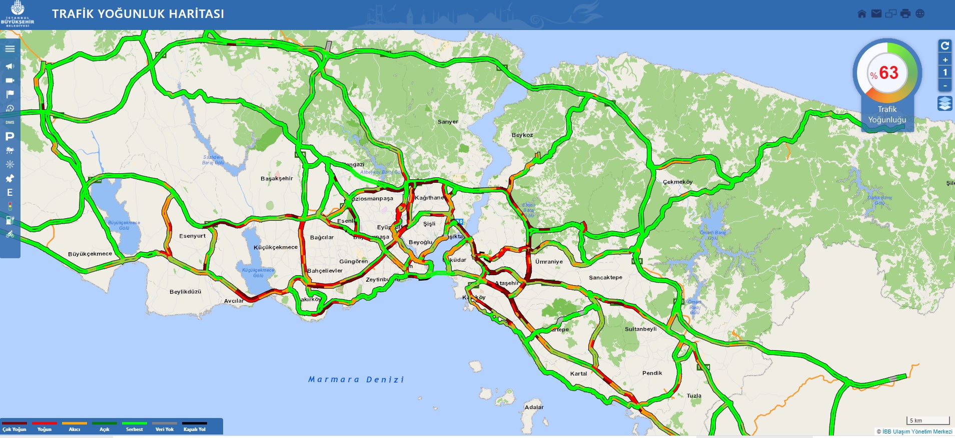 İstanbul’da haftanın ilk iş gününde trafik yoğunluğu erken saatlerden itibaren etkili olmaya başladı. Yoğunluk yüzde 45 olarak ölçümlendi. D-100 Karayolu üzerinde yoğun sisle birlikte trafik yer yer durma noktasına geldi. İlerleyen saatlerde trafik yoğunluğu yüzde 63’e çıktı.