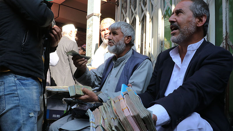 Anadolu Ajansı: Afganistan'da döviz ofisi sahipleri ticari süreçlerde dövizin yasaklanmasından şad