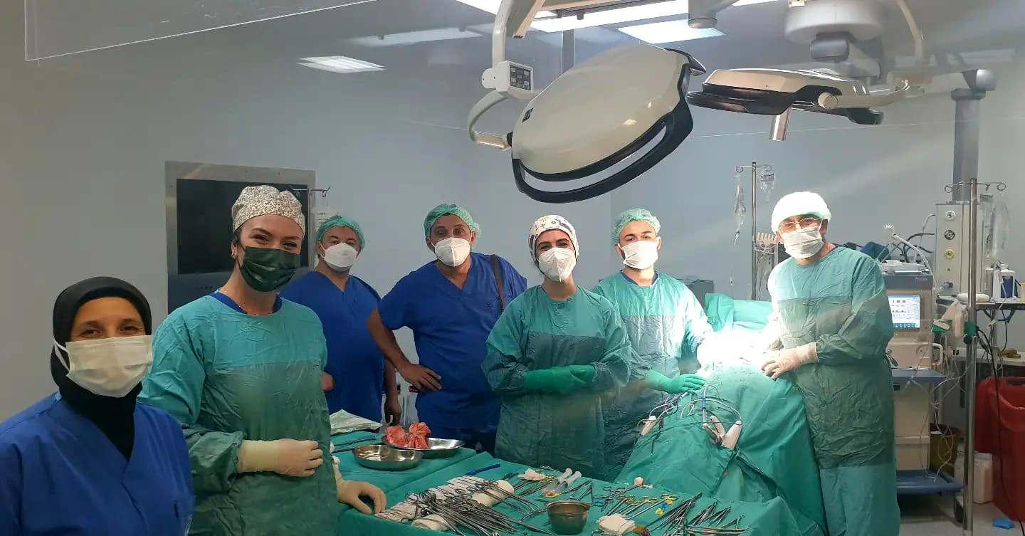 Türkiye’de birinci: Hastayla konuşularak yapılan 6 saatlik ameliyatta, 8 organdaki lenf bezleri çıkarıldı