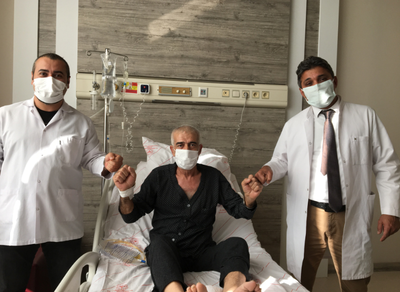 Türkiye’de birinci: Hastayla konuşularak yapılan 6 saatlik ameliyatta, 8 organdaki lenf bezleri çıkarıldı