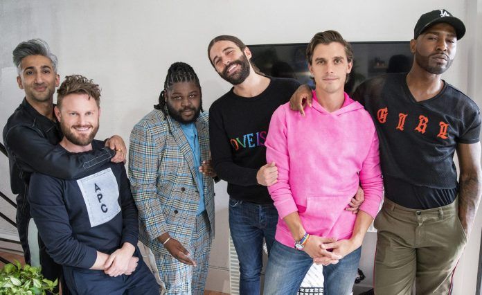 Queer Eye: 6. Sezon - Emmy ödüllü reality dizisi altıncı sezonuyla geri dönüyor. Muhteşem Beşli; moda ipuçlarıyla, duygu dolu baştan yaratmalarla ve tüm duyguları gün yüzüne çıkartan samimi açıklamalarla karşınızda.