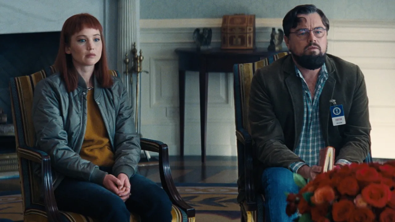 NETFLIX FİLMLERİ - Don't Look Up - İki astronom, Dünya'yı yok edecek bir kuyruklu yıldızın yaklaşmakta olduğu konusunda insanlığı uyarmak için bir medya turuna çıkar ancak hiç kimse onları umursamaz.