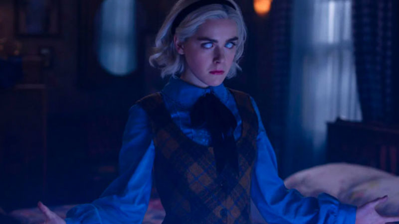 20. Chilling Adventures of Sabrina | Sabrina the Teenage Witch’in karanlık anlatımı olan dizide Sabrina kendi ikili benliği ile bağdaşmaya çalışır. Yarı cadı yarı ölümlü bir hayat süren Sabrina, kendisini tehdit eden şeytani güçlere karşı savaşırken bir yandan da ailesi ile uğraşmak zorunda kalır.