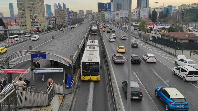 İstanbul’da toplu ulaşım yılbaşında 24 saat hizmet verecek